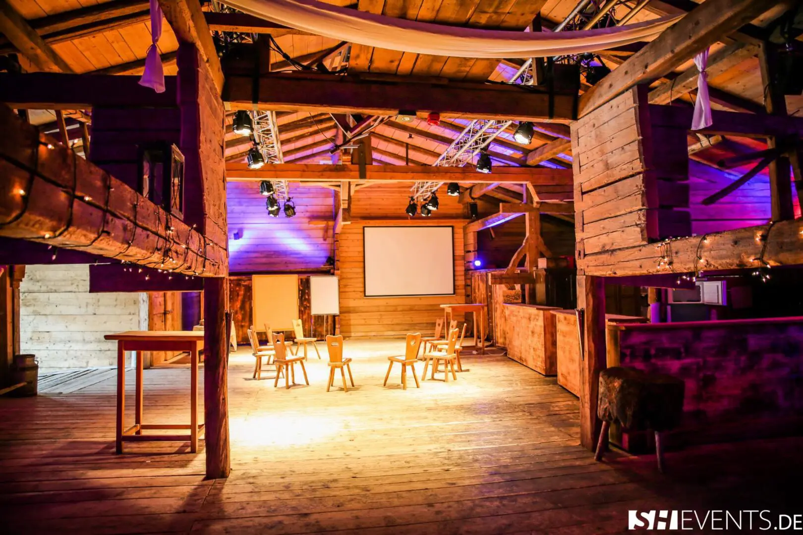 Tagungsraum beleuchtet