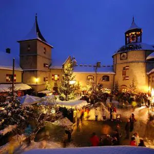 Weihnachtsfeier auf der Burg in der Nähe von München