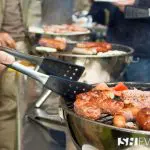 Sommerfest mit BBQ am Firmengelände Grillen Fleisch Buffet Essen