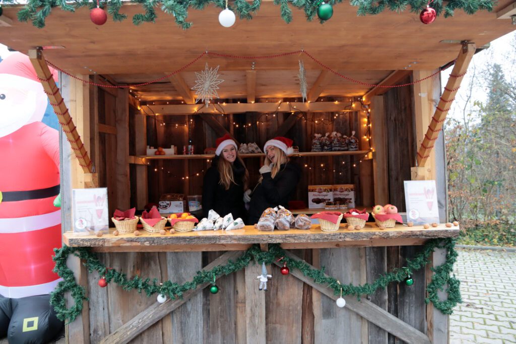 Mobiler Weihnachtsmarkt Hütte Mandeln Lebkuchen Frauen SH Events